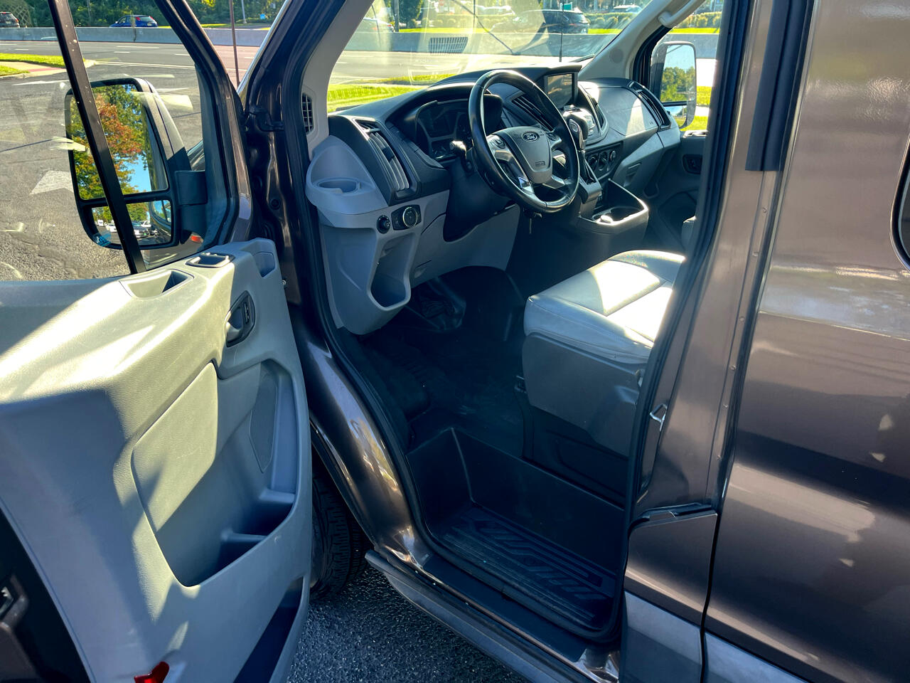 Ford Transit Wagon T-350 148" Med Roof XL Sliding RH Dr 2017