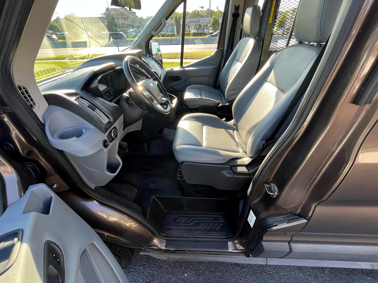 Ford Transit Wagon T-350 148" Med Roof XL Sliding RH Dr 2017