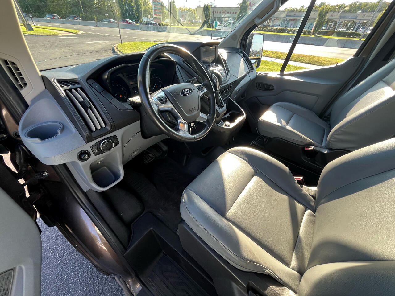 Ford Transit Wagon T-350 148" Med Roof XL Sliding RH Dr 2017