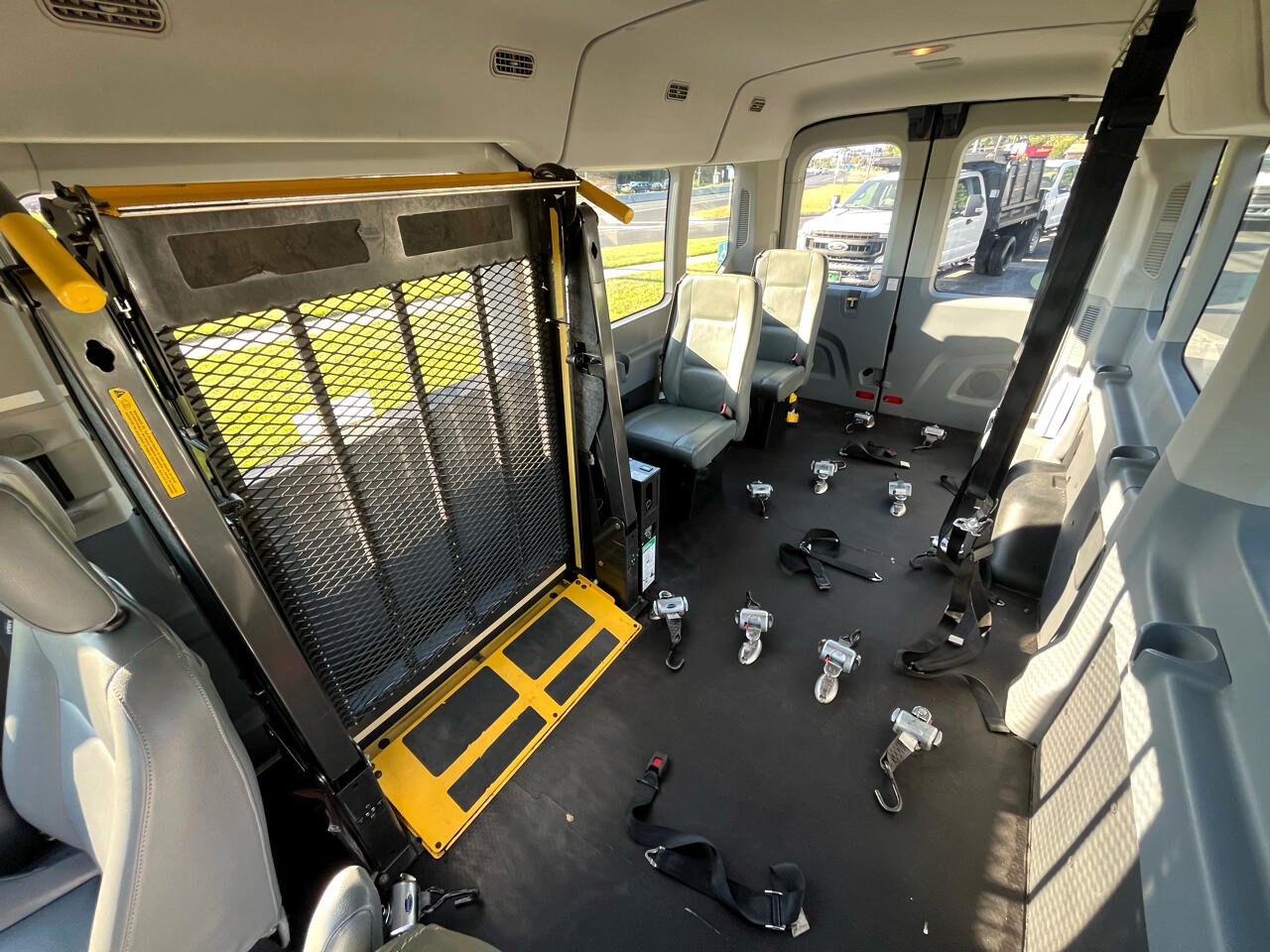 Ford Transit Wagon T-350 148" Med Roof XL Sliding RH Dr 2017