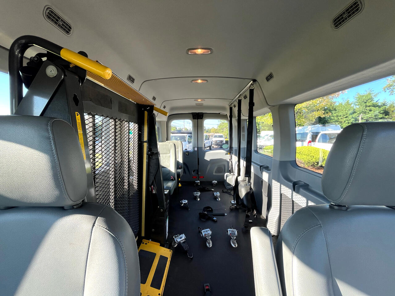 Ford Transit Wagon T-350 148" Med Roof XL Sliding RH Dr 2017