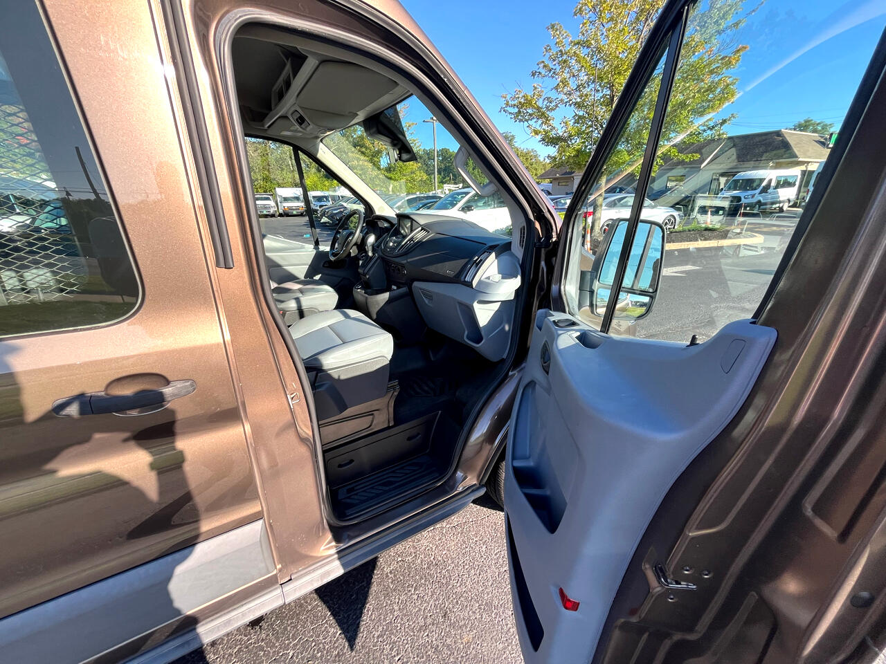 Ford Transit Wagon T-350 148" Med Roof XL Sliding RH Dr 2017