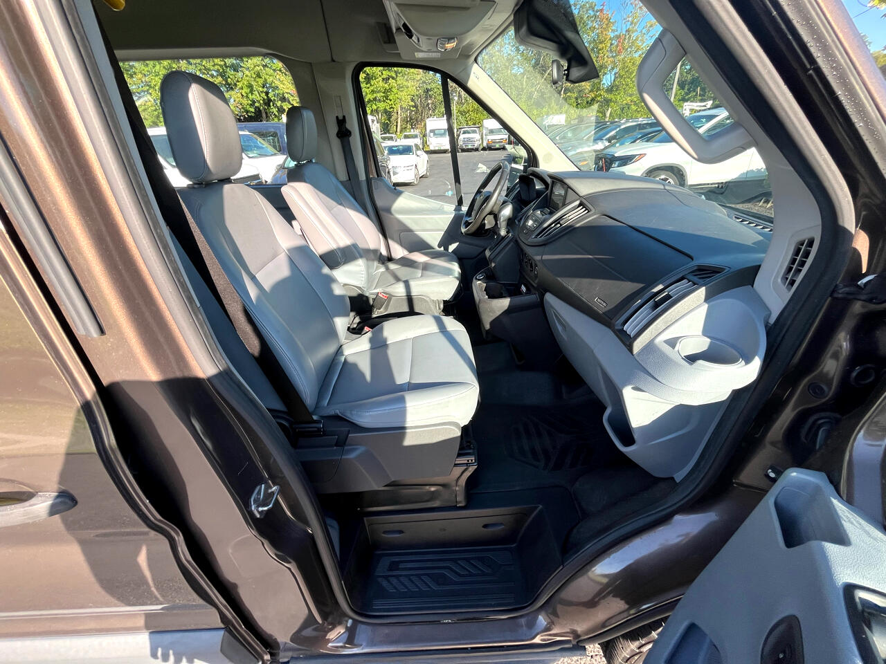 Ford Transit Wagon T-350 148" Med Roof XL Sliding RH Dr 2017