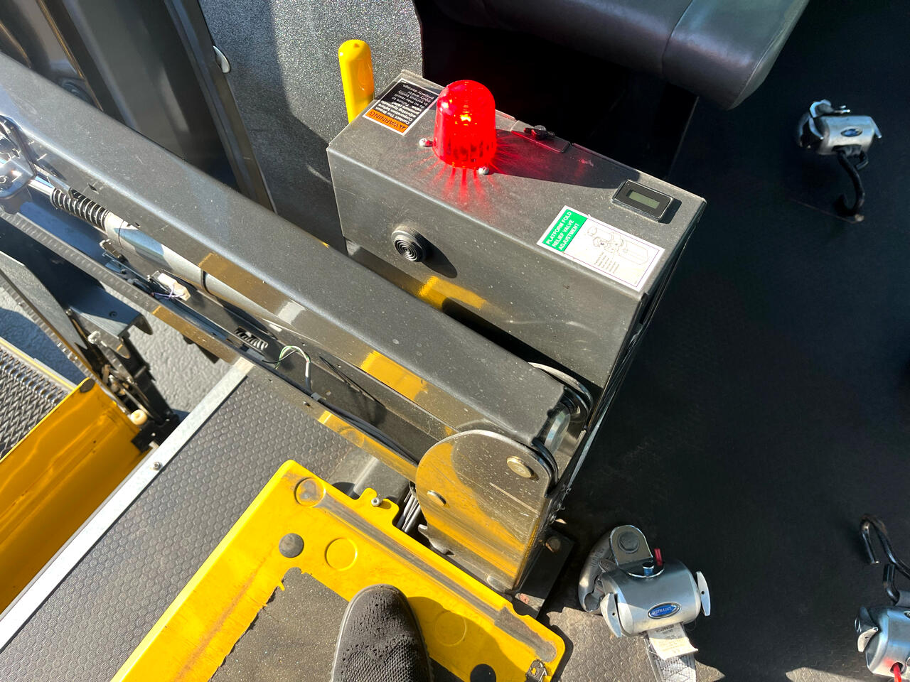 Ford Transit Wagon T-350 148" Med Roof XL Sliding RH Dr 2017