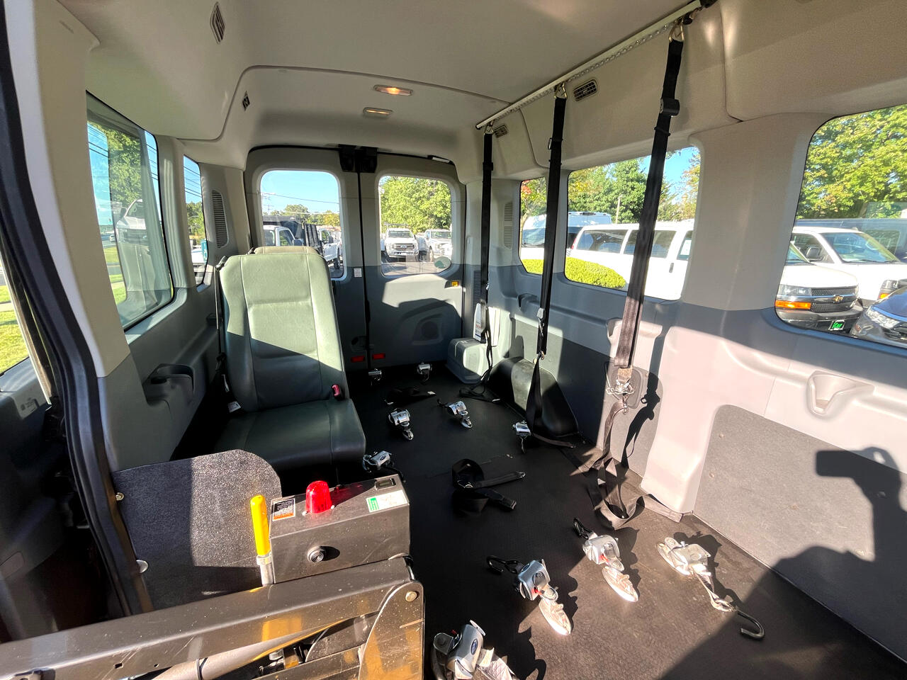 Ford Transit Wagon T-350 148" Med Roof XL Sliding RH Dr 2017