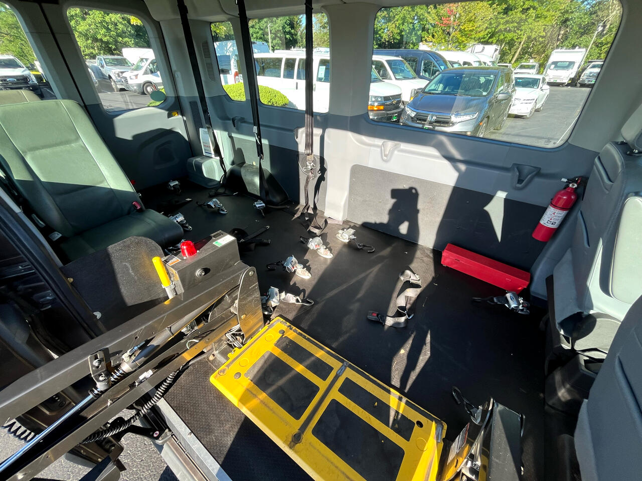 Ford Transit Wagon T-350 148" Med Roof XL Sliding RH Dr 2017