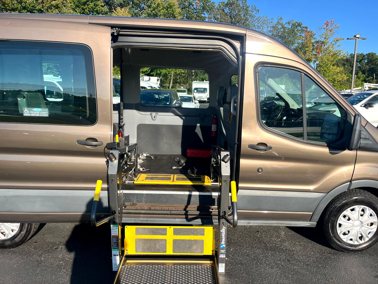 Ford Transit Wagon T-350 148" Med Roof XL Sliding RH Dr 2017