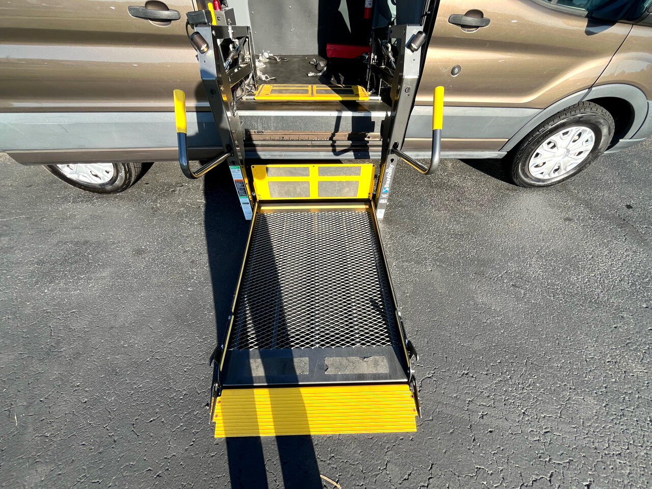 Ford Transit Wagon T-350 148" Med Roof XL Sliding RH Dr 2017