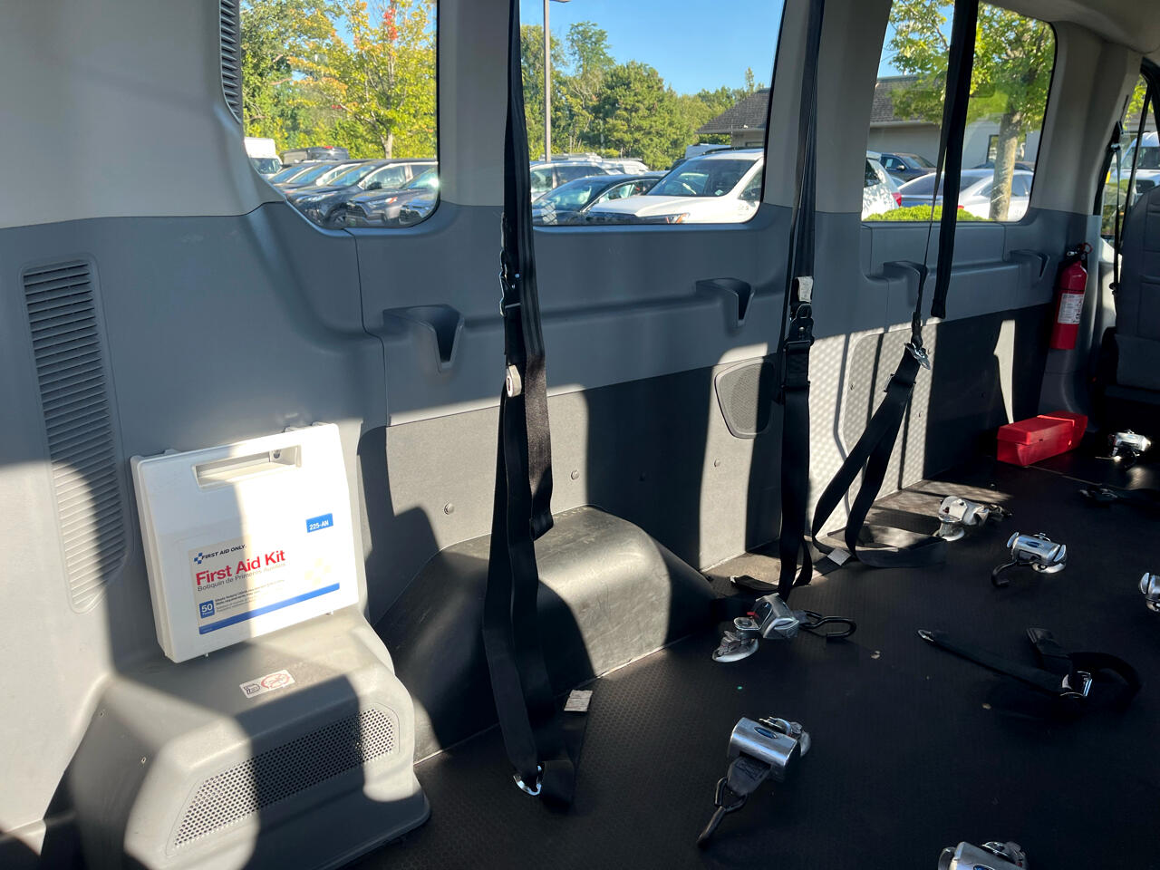 Ford Transit Wagon T-350 148" Med Roof XL Sliding RH Dr 2017