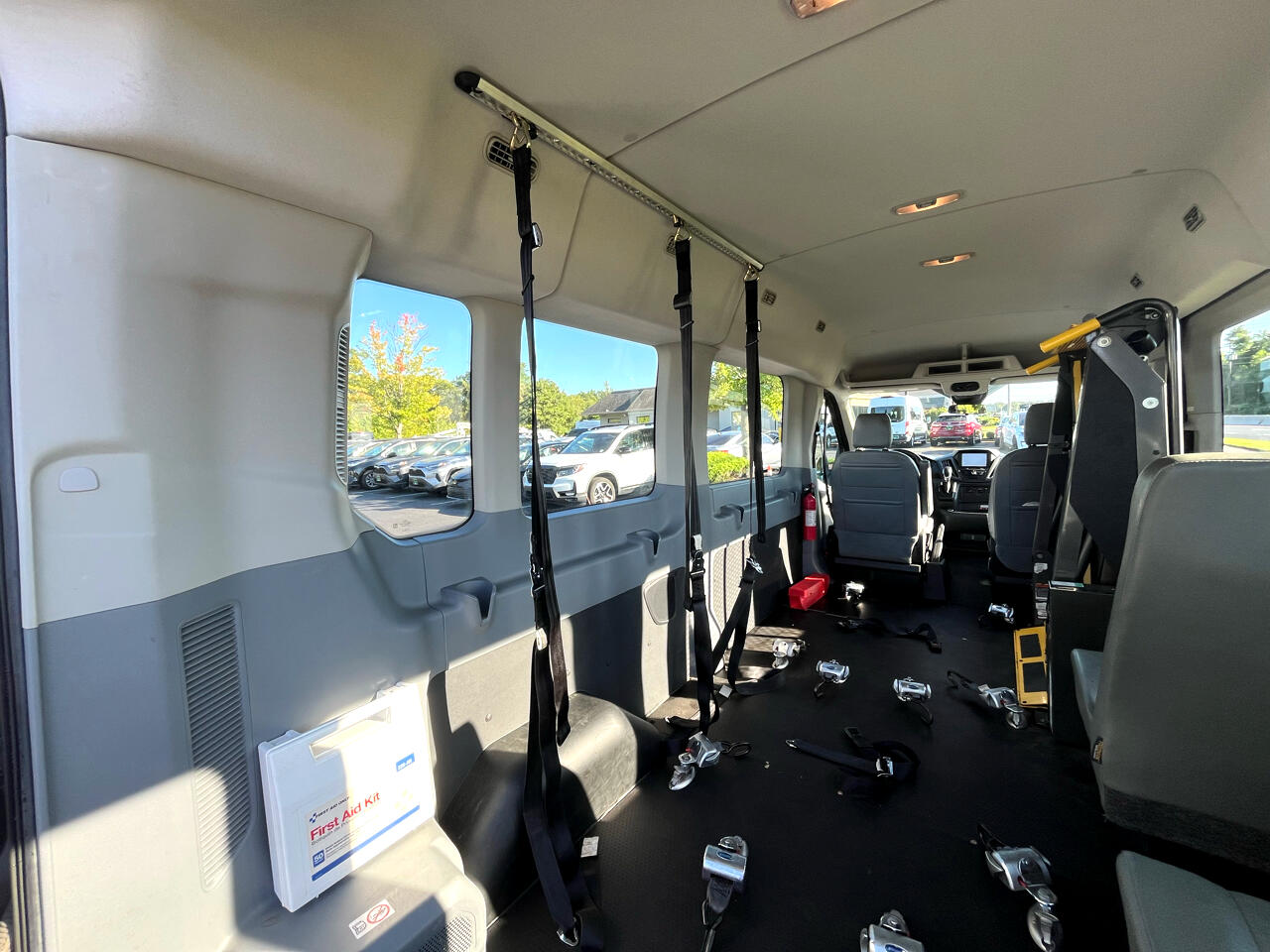 Ford Transit Wagon T-350 148" Med Roof XL Sliding RH Dr 2017