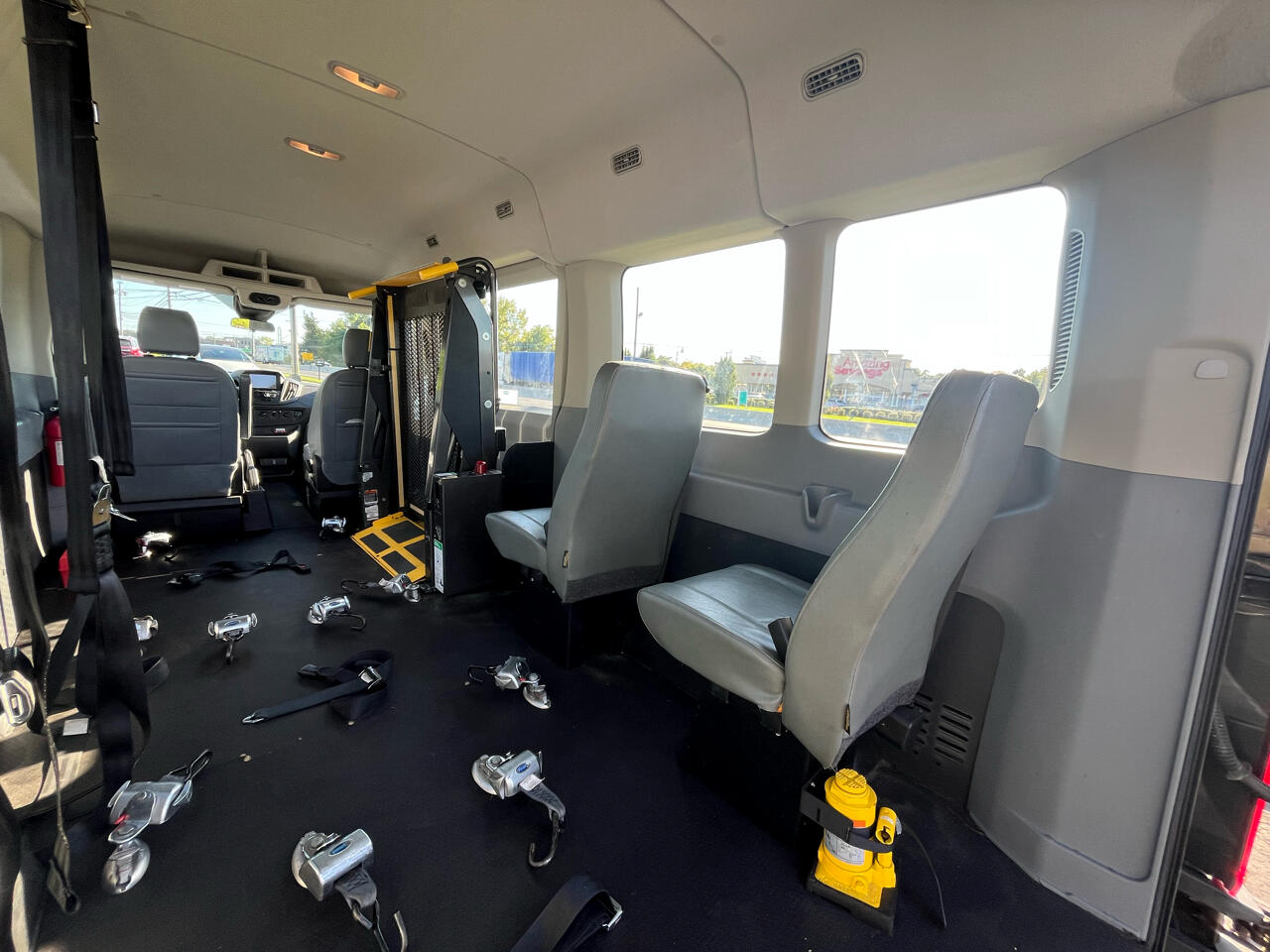 Ford Transit Wagon T-350 148" Med Roof XL Sliding RH Dr 2017