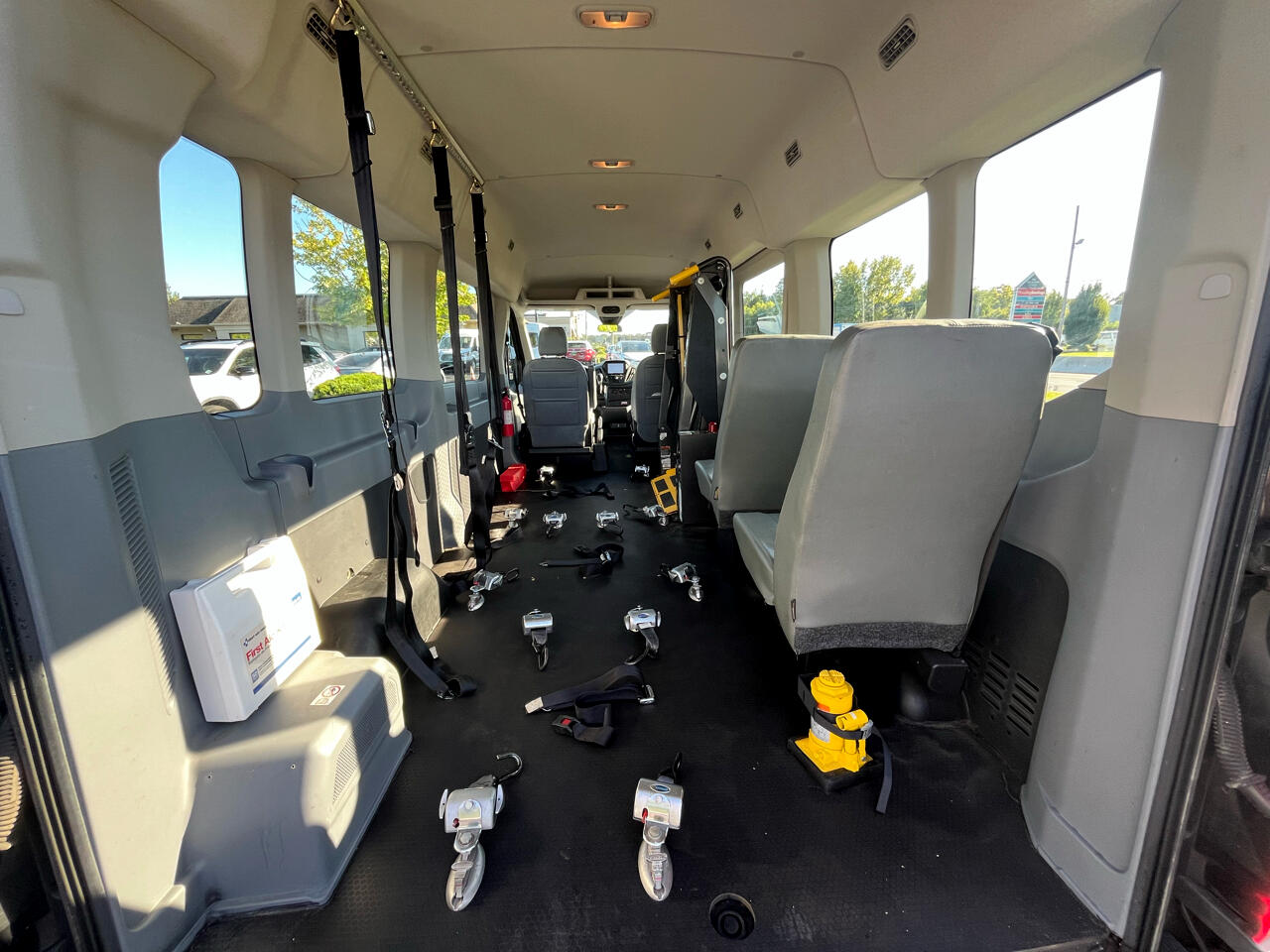 Ford Transit Wagon T-350 148" Med Roof XL Sliding RH Dr 2017