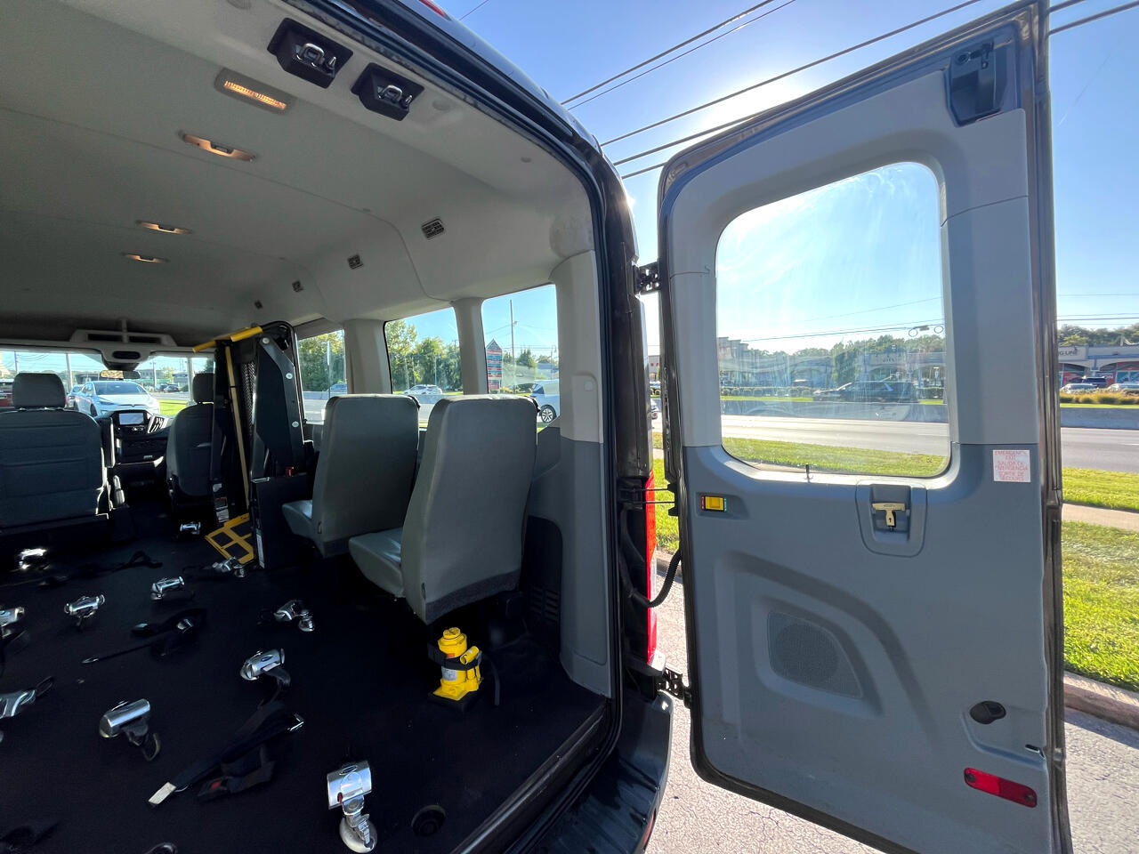 Ford Transit Wagon T-350 148" Med Roof XL Sliding RH Dr 2017