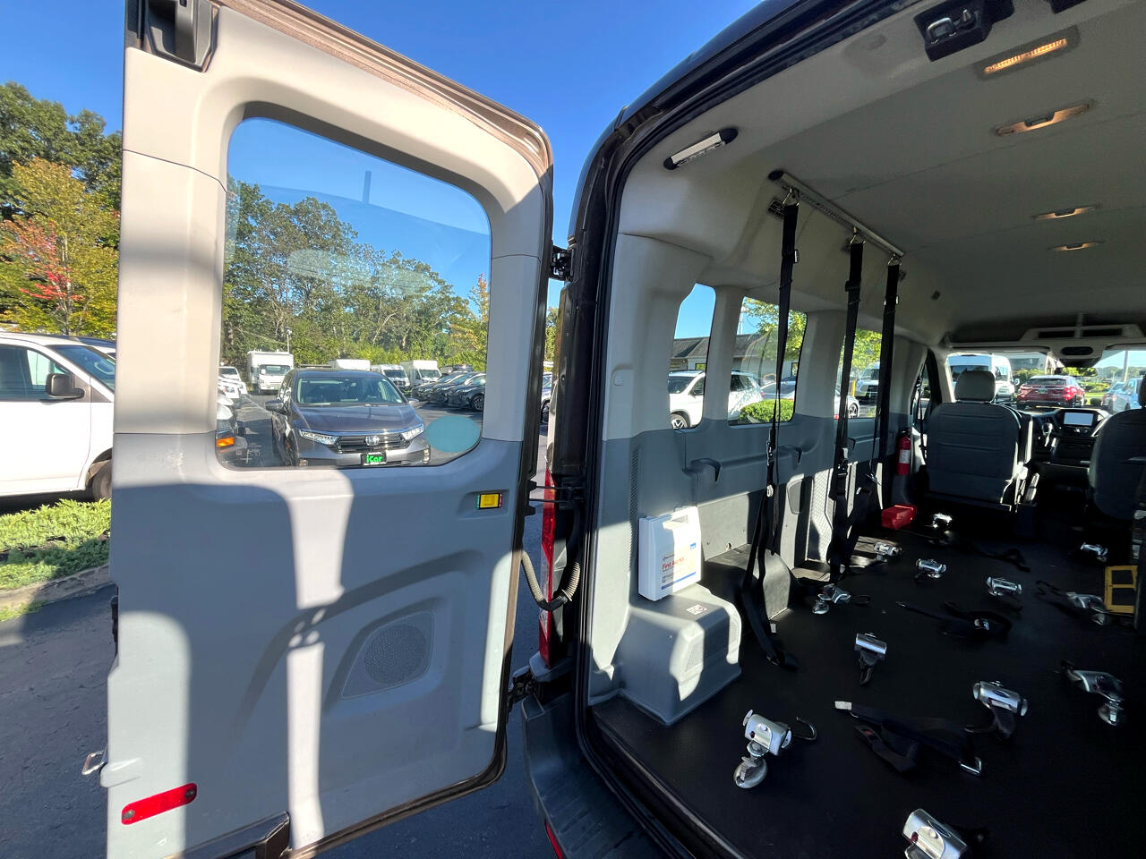 Ford Transit Wagon T-350 148" Med Roof XL Sliding RH Dr 2017