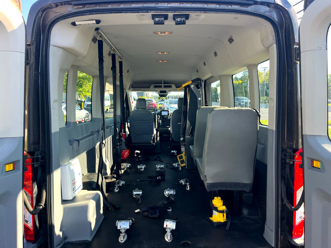 Ford Transit Wagon T-350 148" Med Roof XL Sliding RH Dr 2017