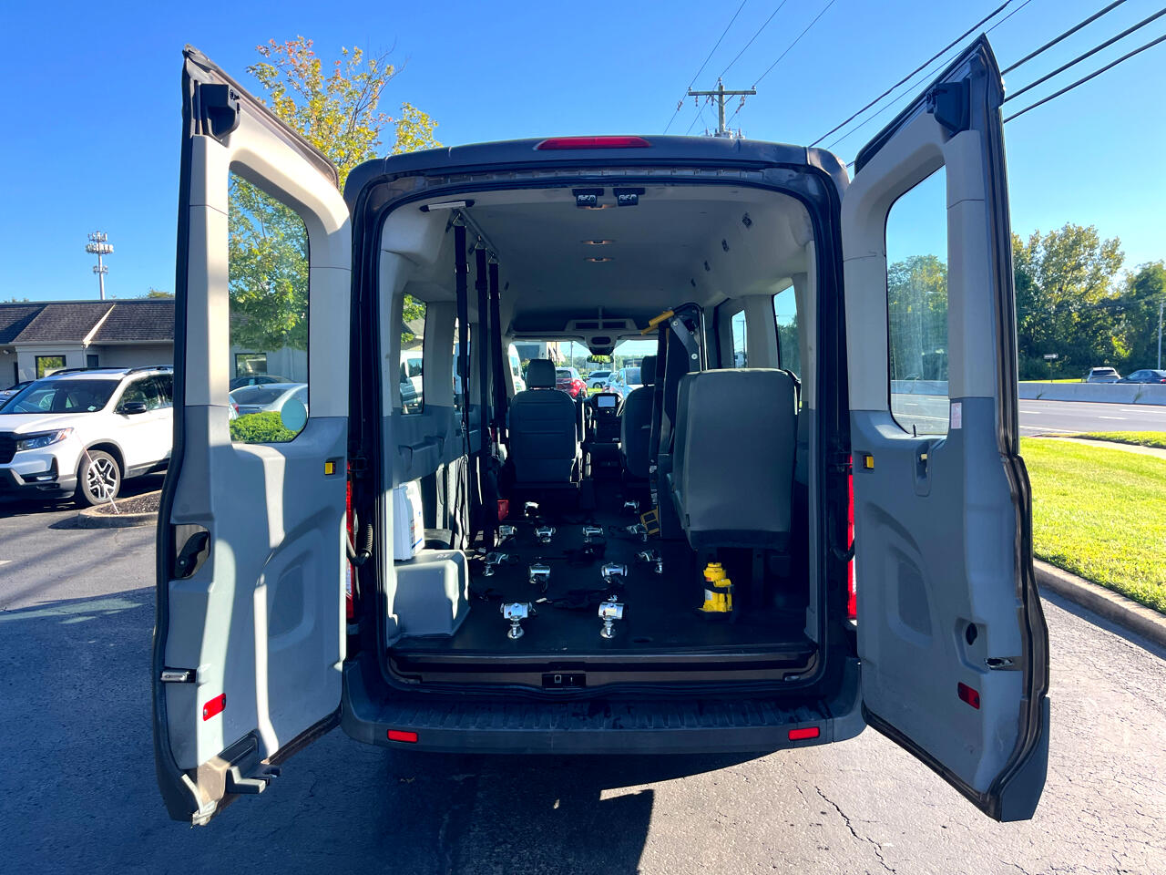 Ford Transit Wagon T-350 148" Med Roof XL Sliding RH Dr 2017