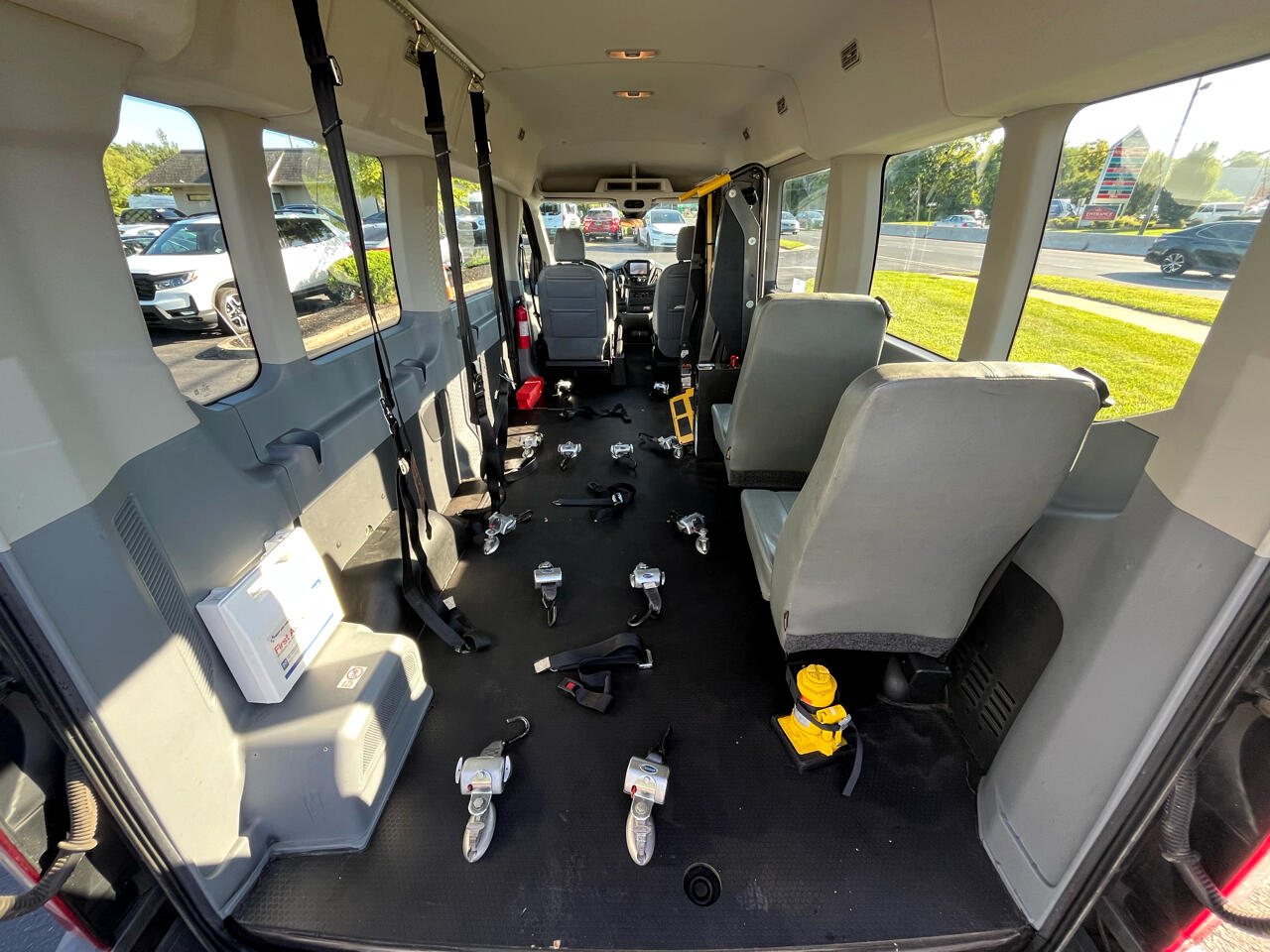 Ford Transit Wagon T-350 148" Med Roof XL Sliding RH Dr 2017