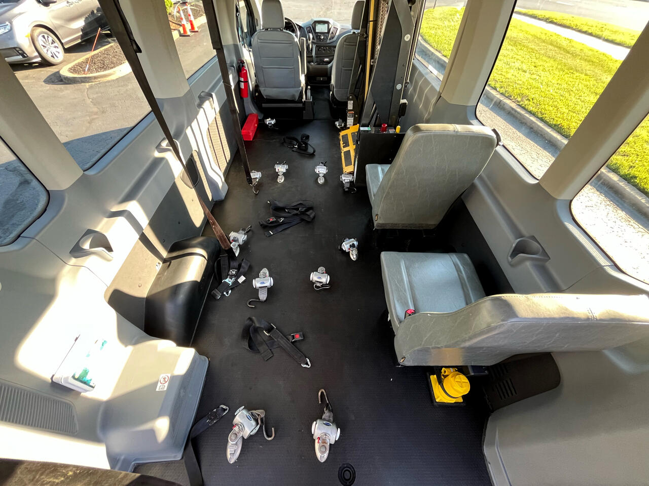 Ford Transit Wagon T-350 148" Med Roof XL Sliding RH Dr 2017