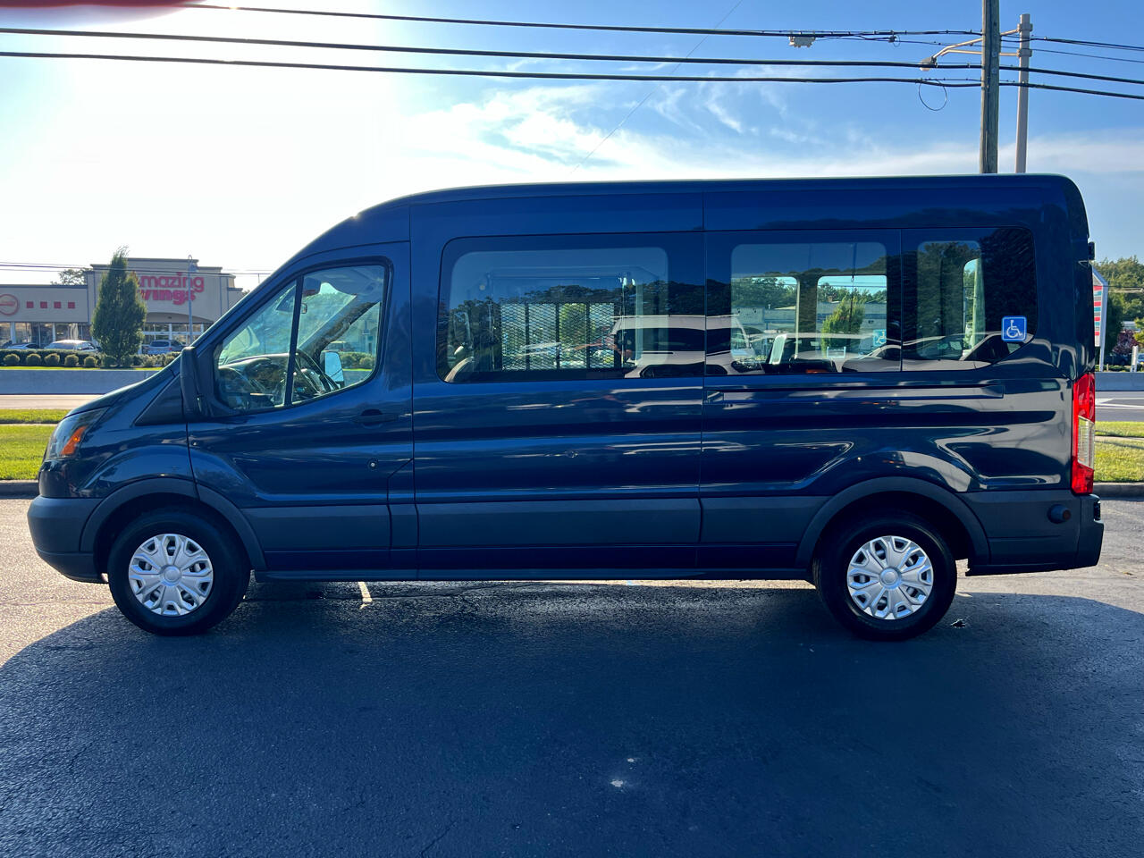 Ford Transit Wagon T-350 148" Med Roof XL Sliding RH Dr 2017