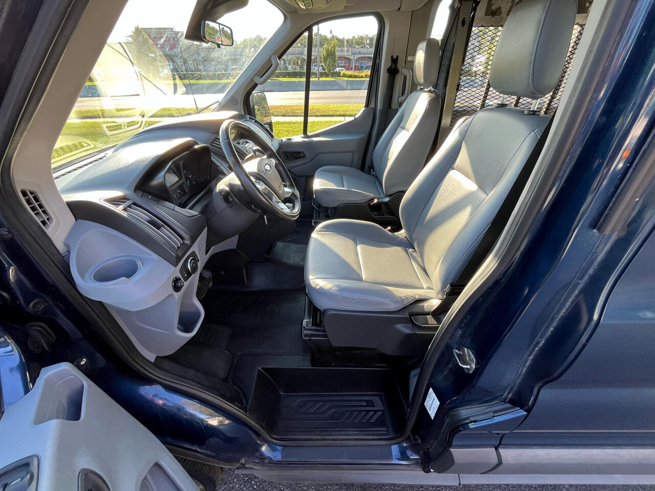 Ford Transit Wagon T-350 148" Med Roof XL Sliding RH Dr 2017