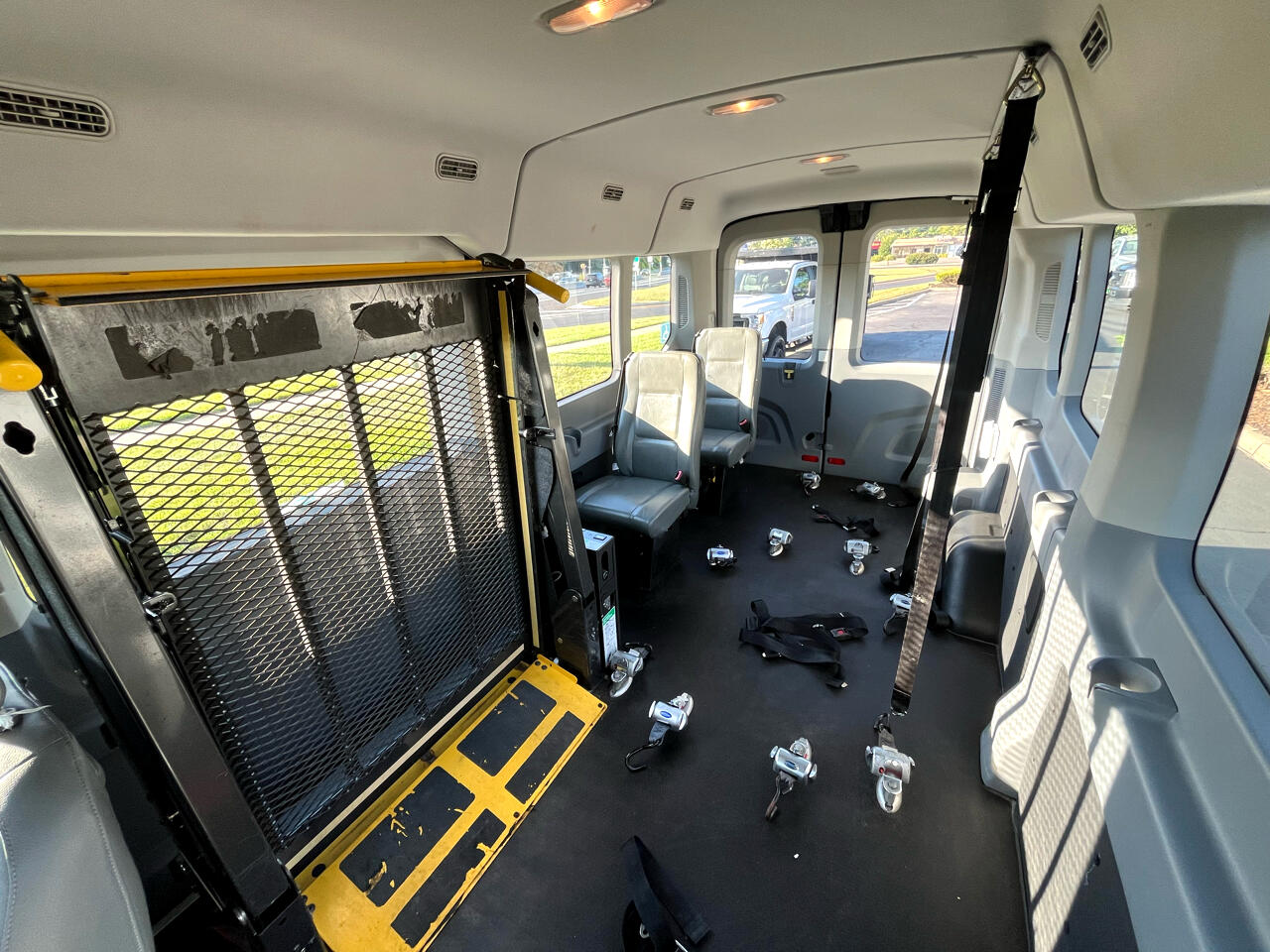 Ford Transit Wagon T-350 148" Med Roof XL Sliding RH Dr 2017