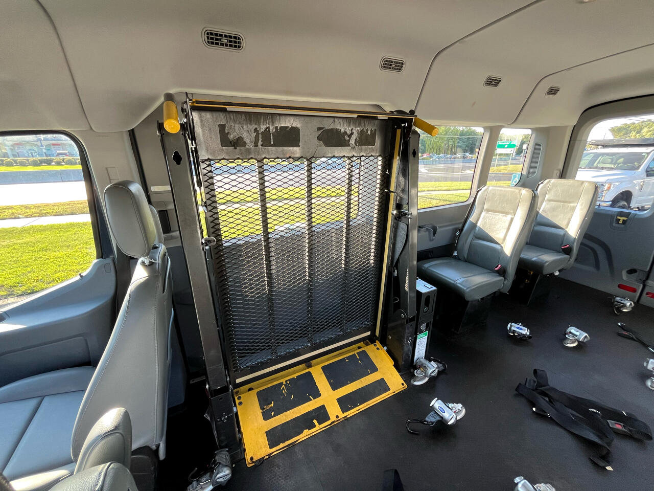 Ford Transit Wagon T-350 148" Med Roof XL Sliding RH Dr 2017