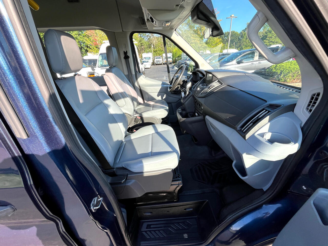 Ford Transit Wagon T-350 148" Med Roof XL Sliding RH Dr 2017