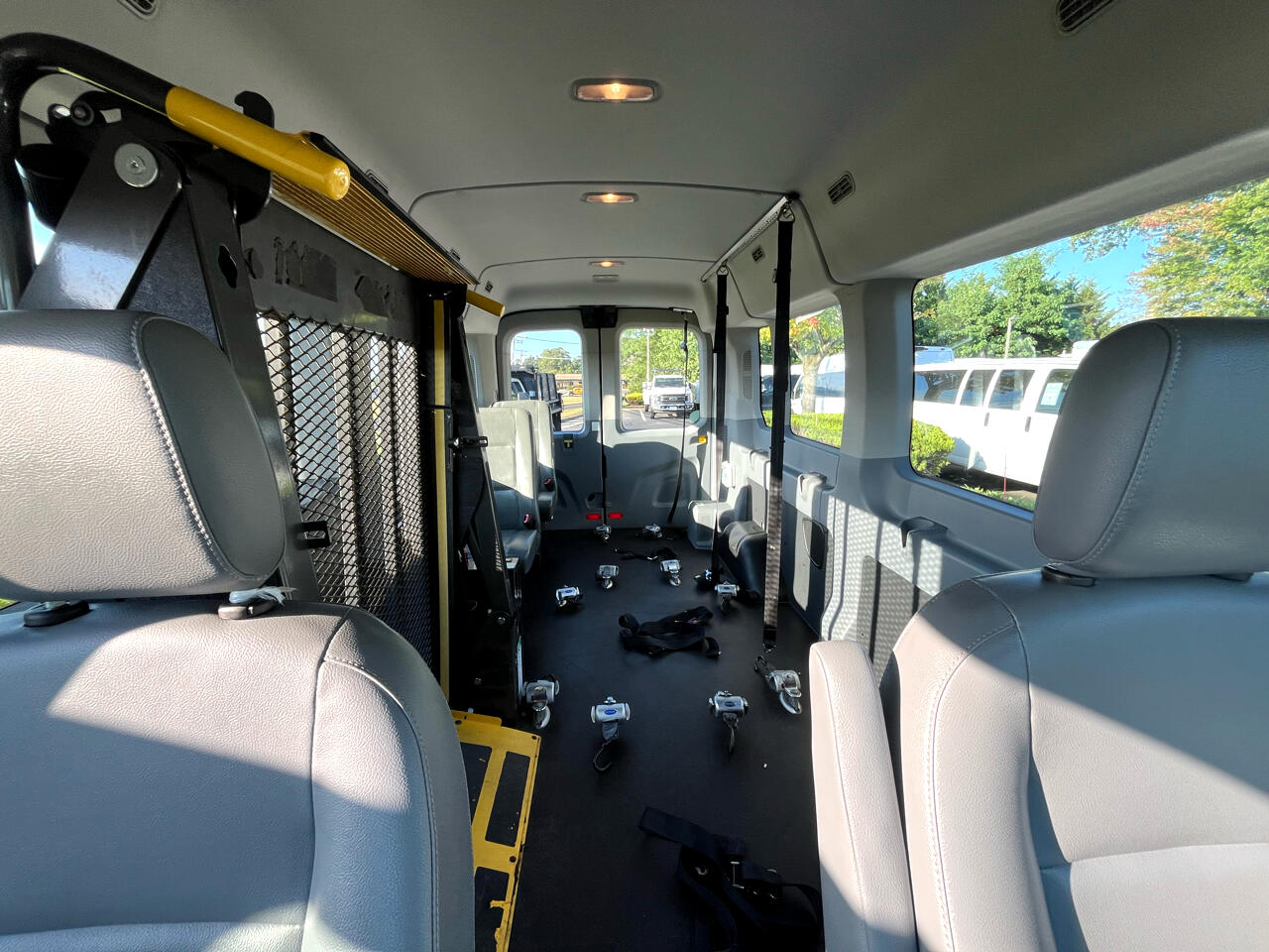 Ford Transit Wagon T-350 148" Med Roof XL Sliding RH Dr 2017