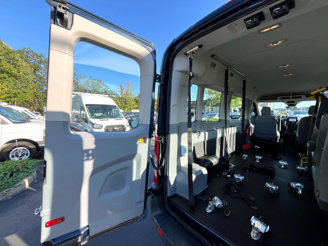 Ford Transit Wagon T-350 148" Med Roof XL Sliding RH Dr 2017