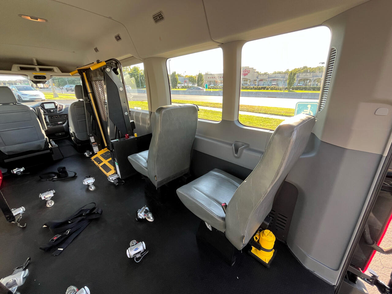 Ford Transit Wagon T-350 148" Med Roof XL Sliding RH Dr 2017