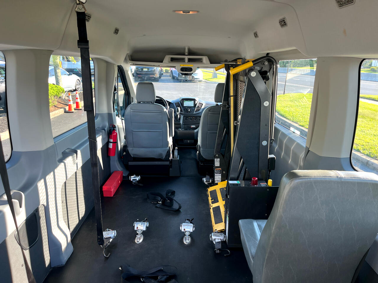 Ford Transit Wagon T-350 148" Med Roof XL Sliding RH Dr 2017