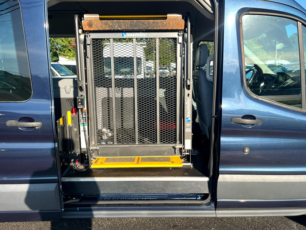 Ford Transit Wagon T-350 148" Med Roof XL Sliding RH Dr 2017