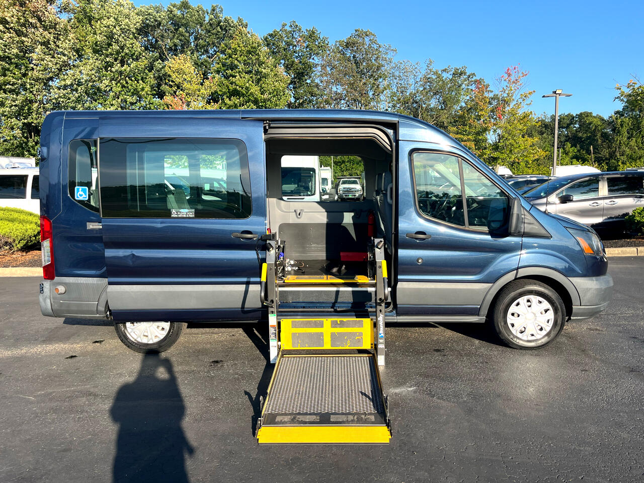 Ford Transit Wagon T-350 148" Med Roof XL Sliding RH Dr 2017