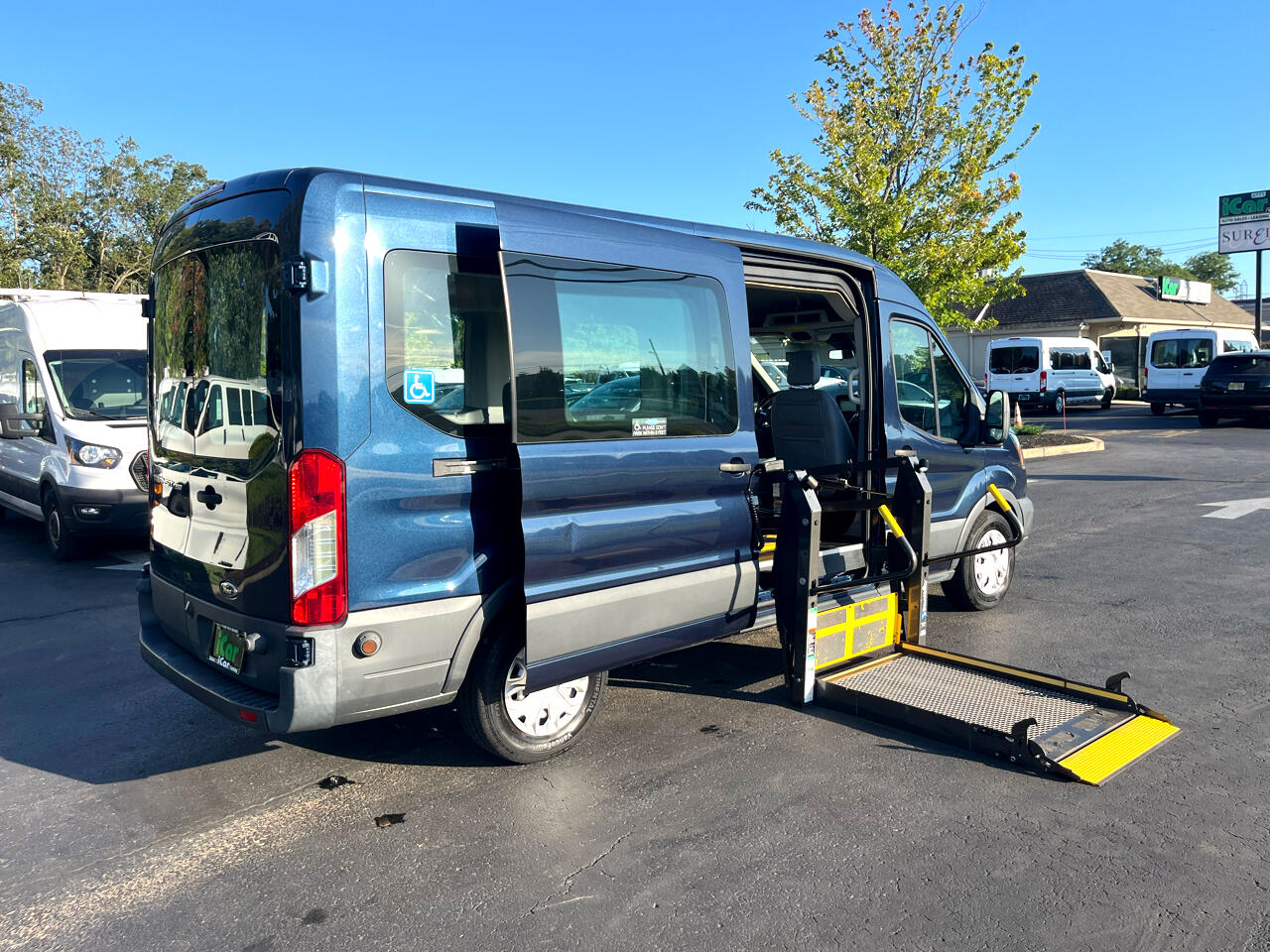 Ford Transit Wagon T-350 148" Med Roof XL Sliding RH Dr 2017