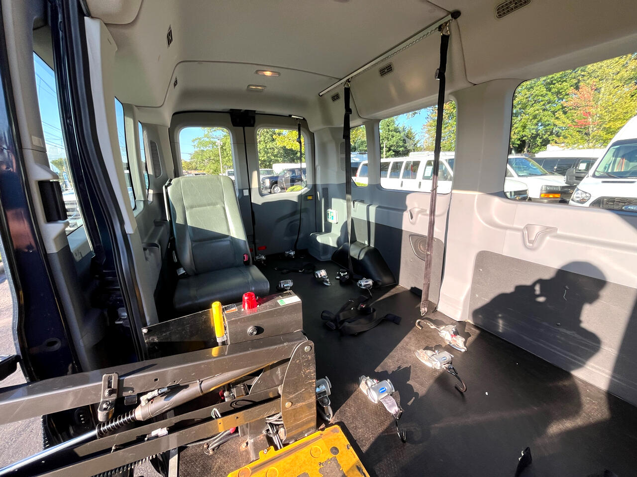 Ford Transit Wagon T-350 148" Med Roof XL Sliding RH Dr 2017