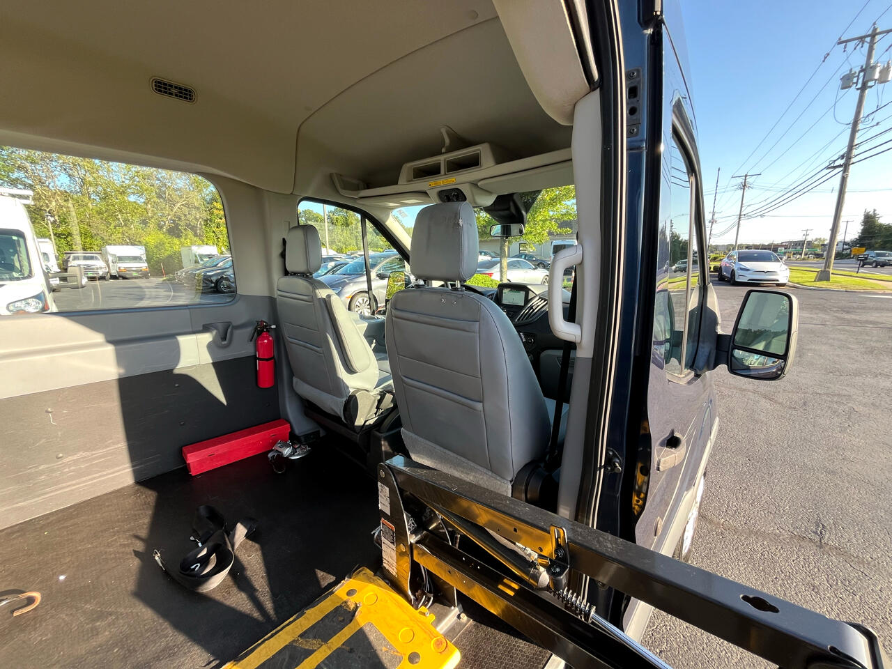 Ford Transit Wagon T-350 148" Med Roof XL Sliding RH Dr 2017