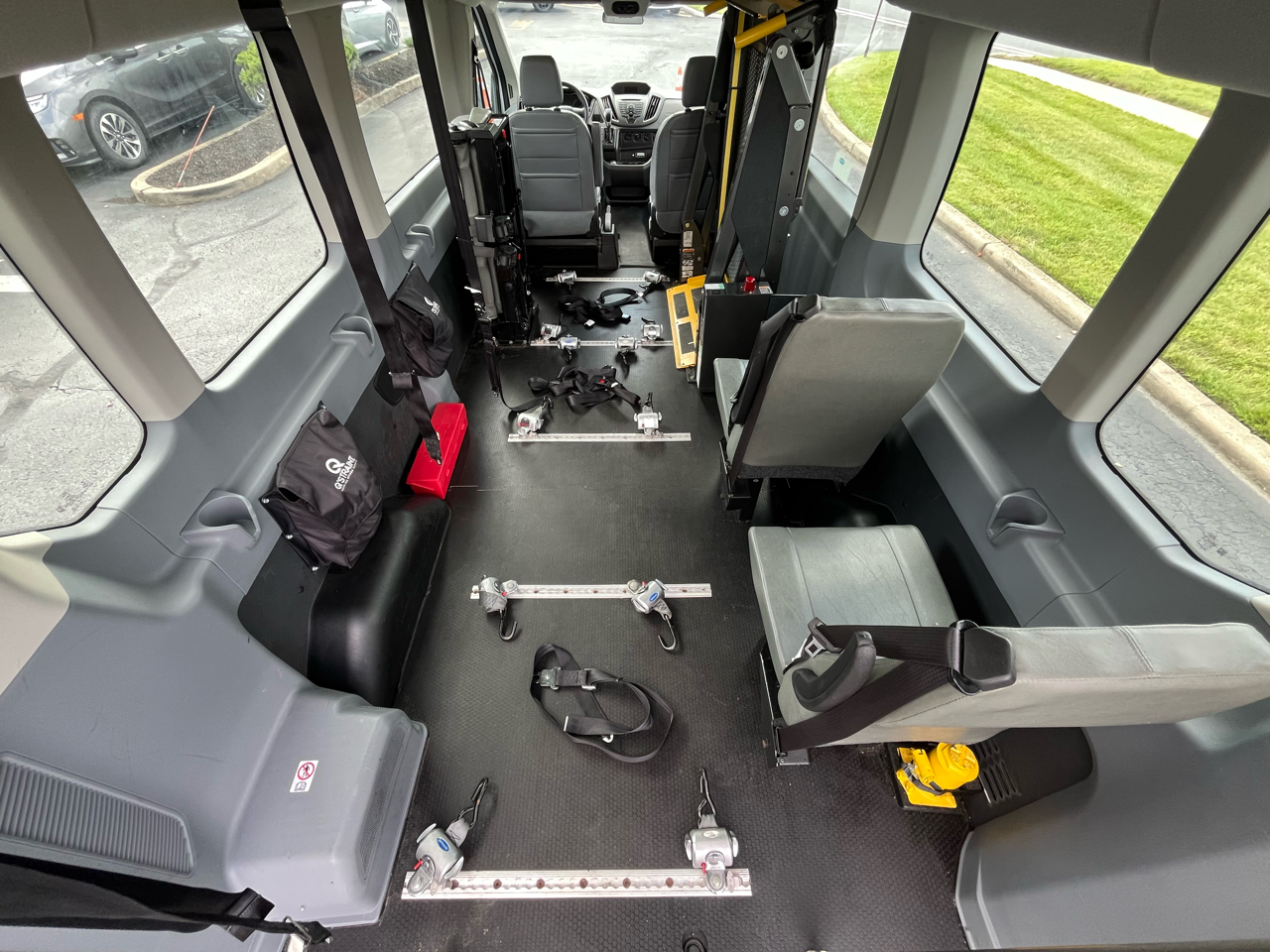 Ford Transit Passenger Wagon T-350 148" Med Roof XL Sliding RH Dr 2019