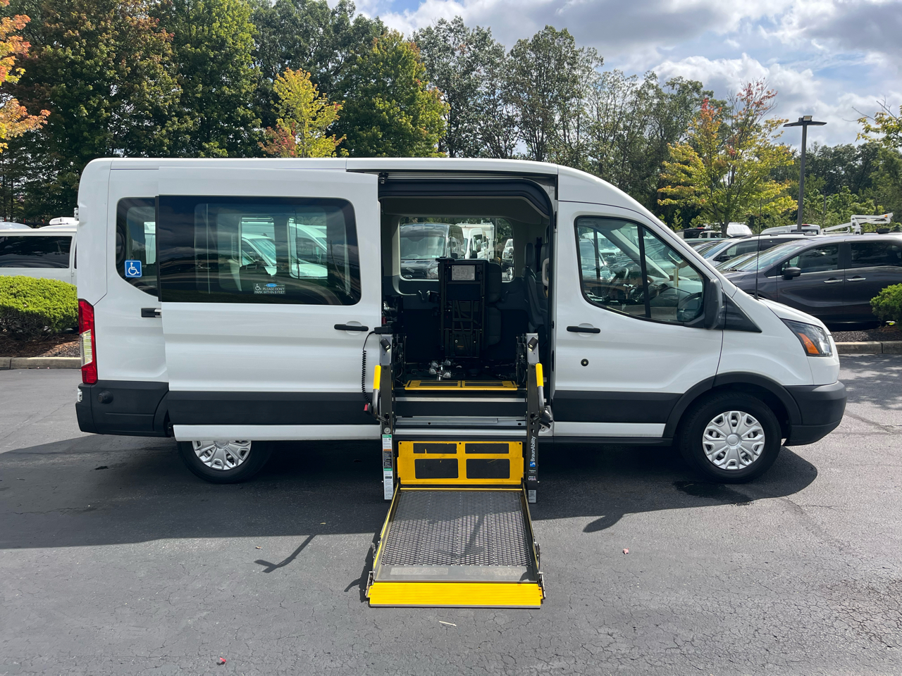 Ford Transit Passenger Wagon T-350 148" Med Roof XL Sliding RH Dr 2019