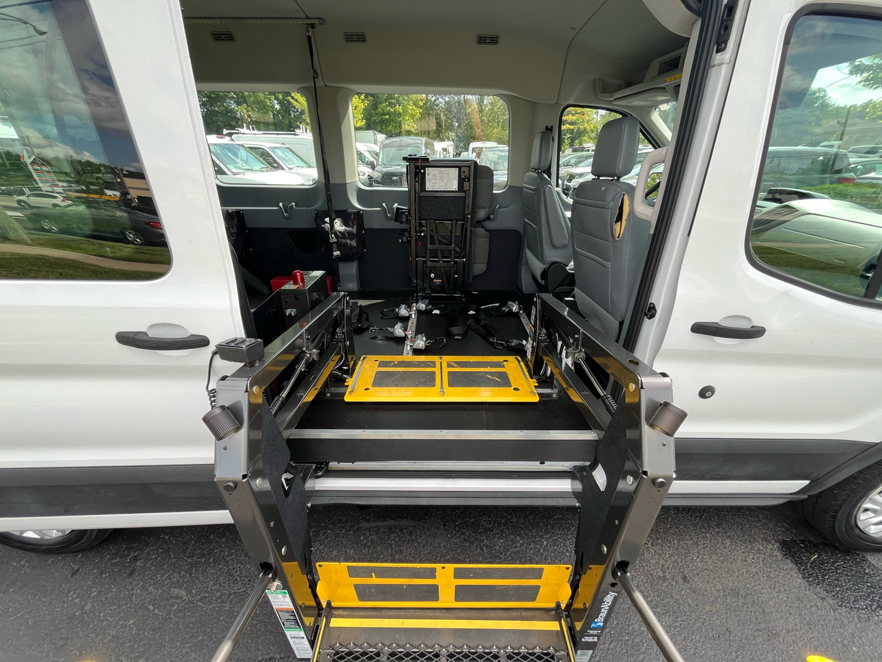 Ford Transit Passenger Wagon T-350 148" Med Roof XL Sliding RH Dr 2019