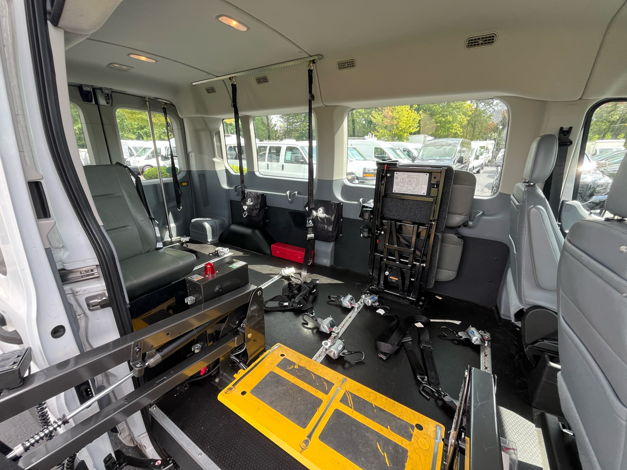 Ford Transit Passenger Wagon T-350 148" Med Roof XL Sliding RH Dr 2019