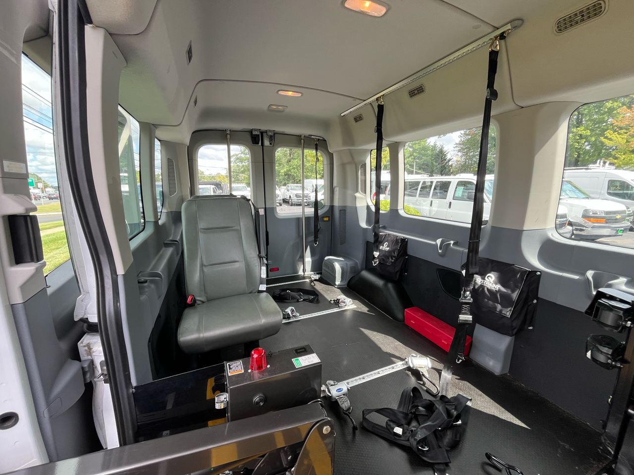 Ford Transit Passenger Wagon T-350 148" Med Roof XL Sliding RH Dr 2019