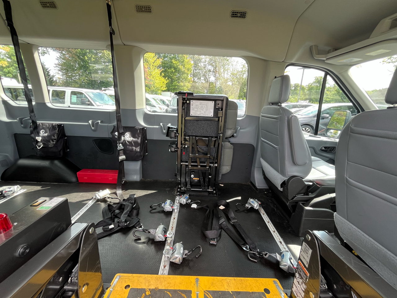 Ford Transit Passenger Wagon T-350 148" Med Roof XL Sliding RH Dr 2019