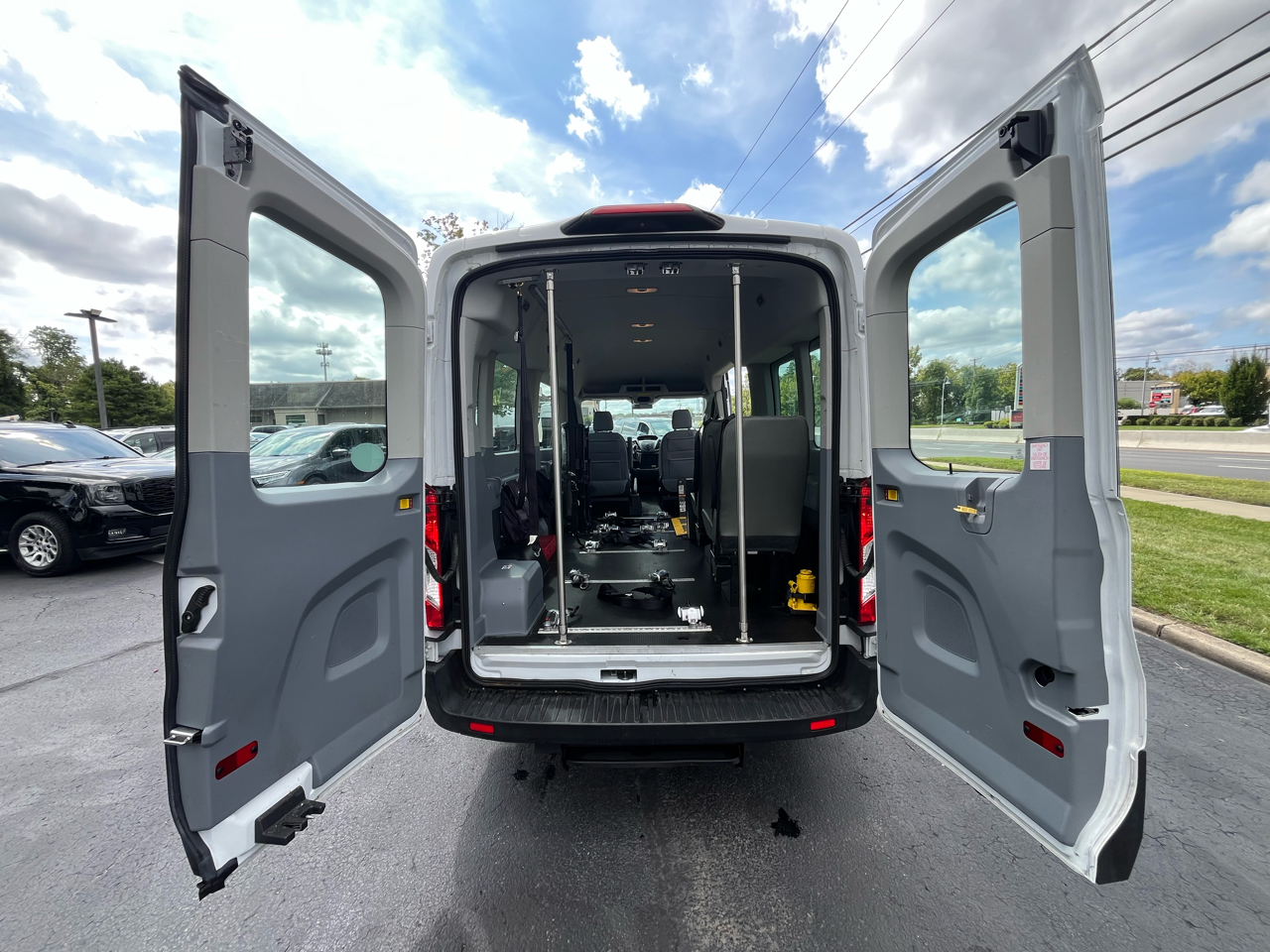 Ford Transit Passenger Wagon T-350 148" Med Roof XL Sliding RH Dr 2019