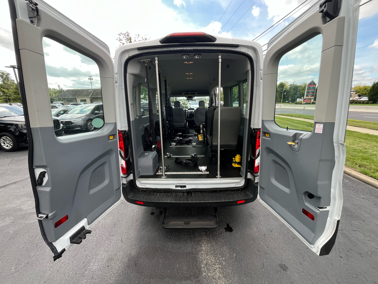 Ford Transit Passenger Wagon T-350 148" Med Roof XL Sliding RH Dr 2019