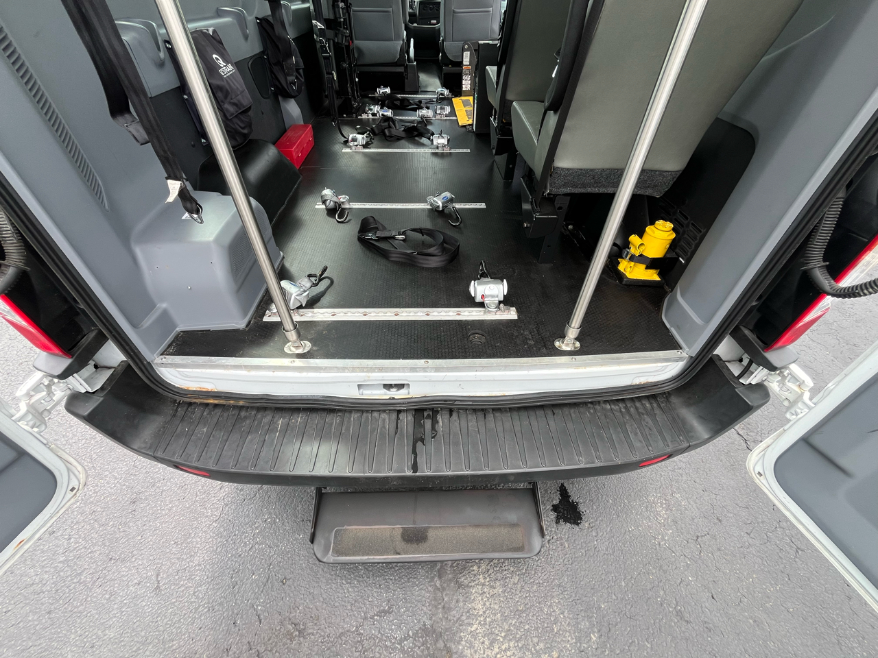 Ford Transit Passenger Wagon T-350 148" Med Roof XL Sliding RH Dr 2019