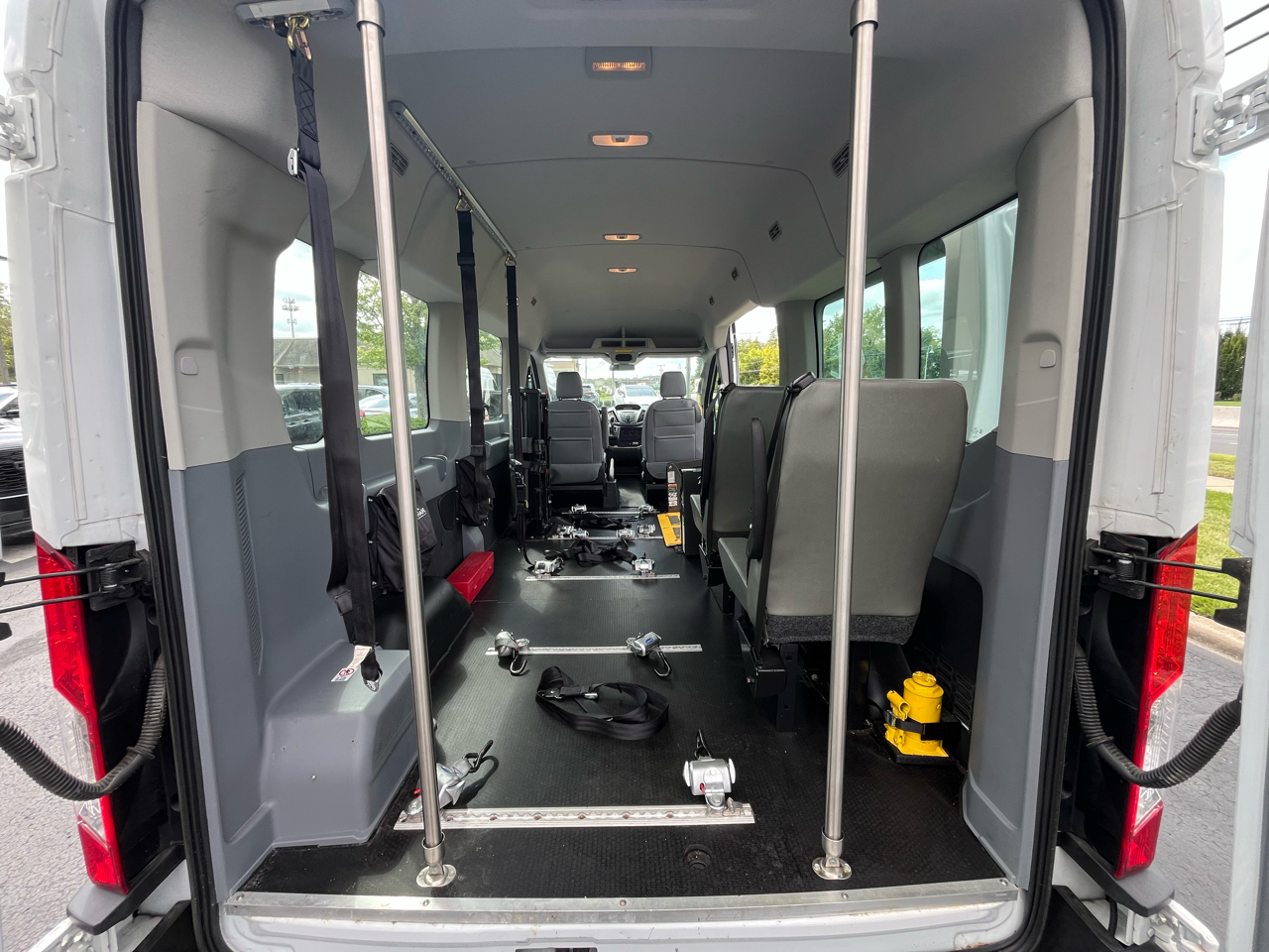 Ford Transit Passenger Wagon T-350 148" Med Roof XL Sliding RH Dr 2019