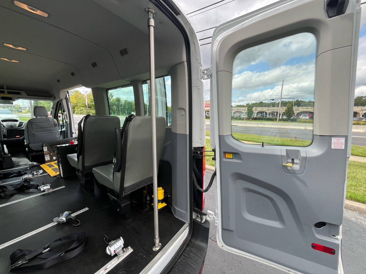 Ford Transit Passenger Wagon T-350 148" Med Roof XL Sliding RH Dr 2019