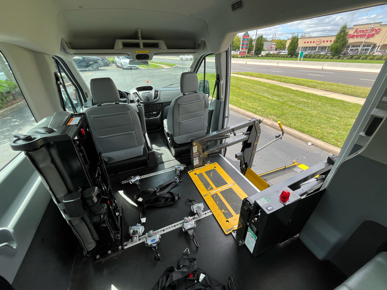 Ford Transit Passenger Wagon T-350 148" Med Roof XL Sliding RH Dr 2019