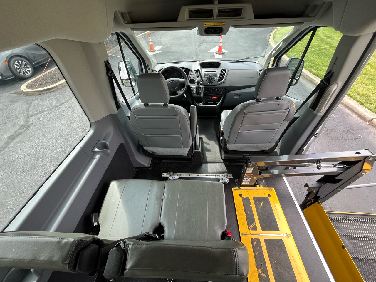 Ford Transit Passenger Wagon T-350 148" Med Roof XL Sliding RH Dr 2019