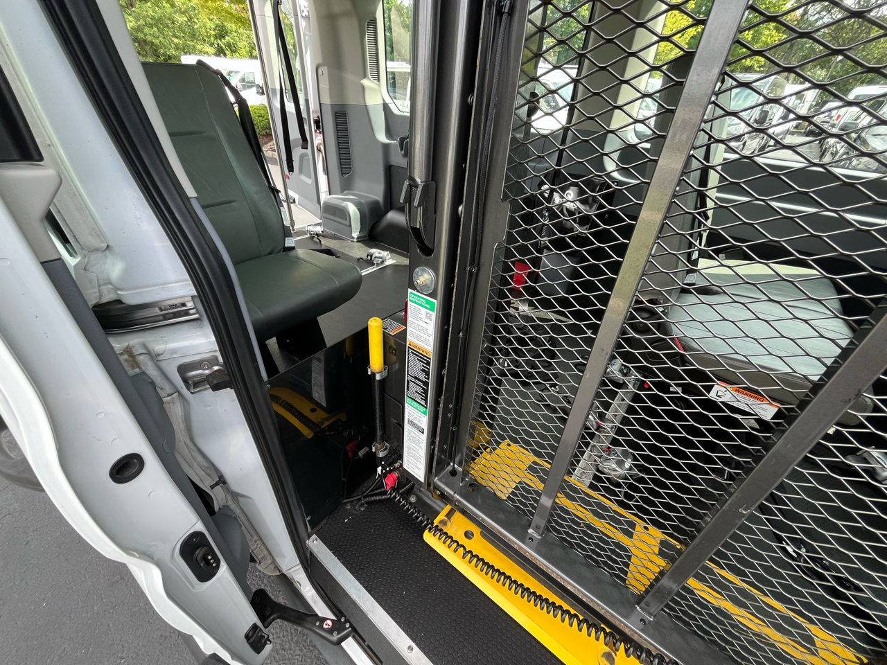 Ford Transit Passenger Wagon T-350 148" Med Roof XL Sliding RH Dr 2019